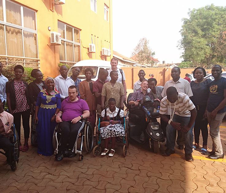 CP-forældre lærer fysioterapi i Uganda