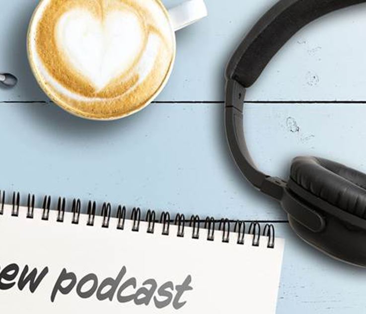 Hør eller genhør podcastserien 'En helt særlig familie'