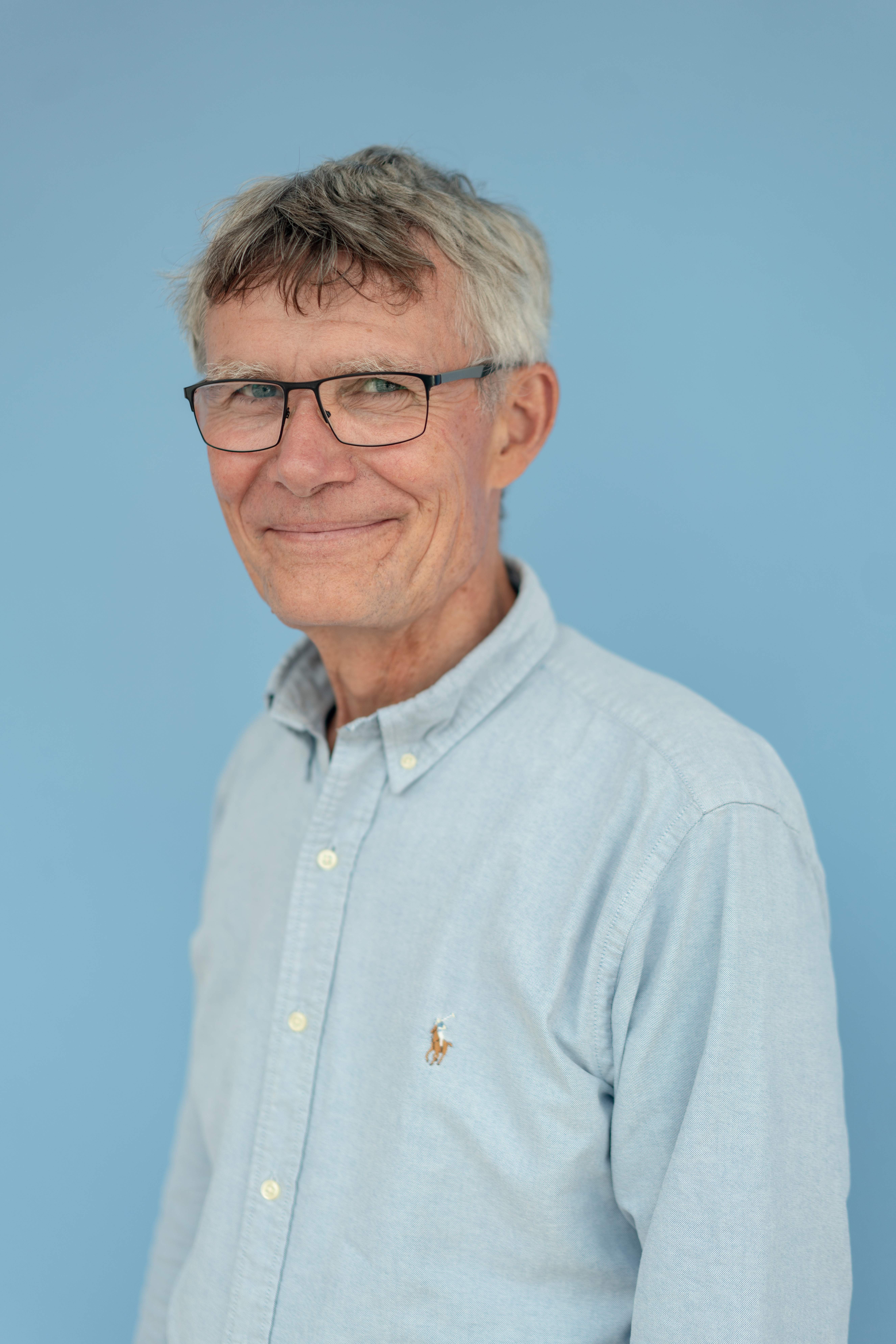 Manden med de livsforandrende samtaler går på pension