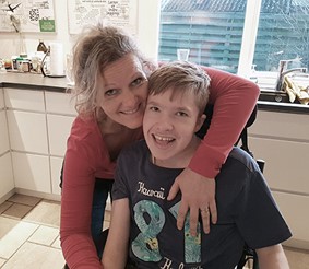 Lene Alexander og sønnen Rasmus.